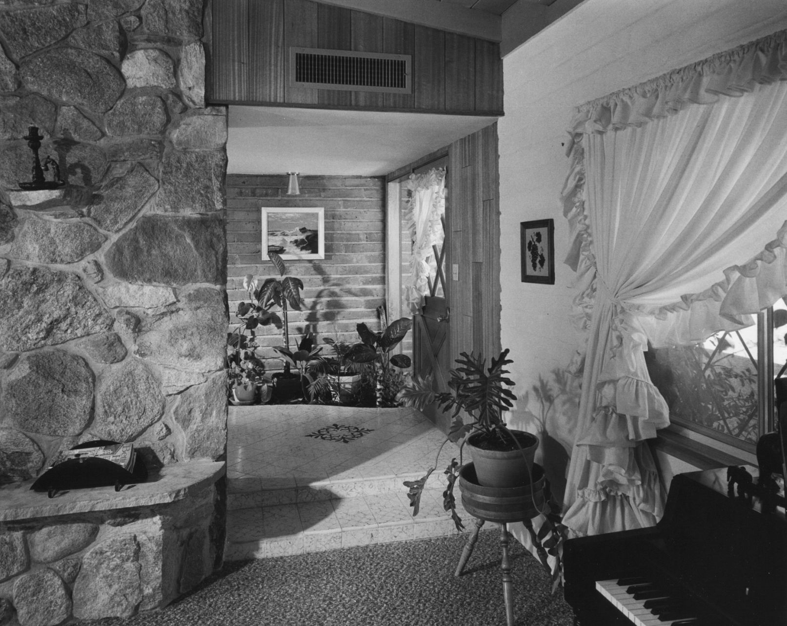 1965 Tucson home photos: Native rock sparks decor